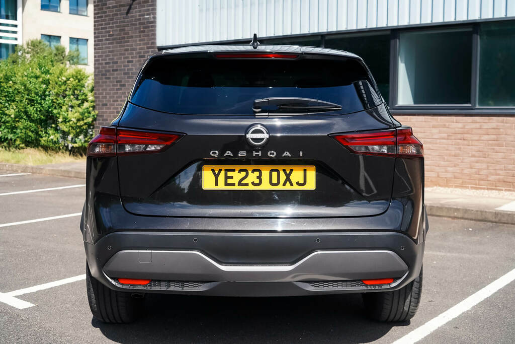 Nissan Qashqai 1.3 Dig-t Mh 158 N-connecta Xtronic YE23OXJ Black #3