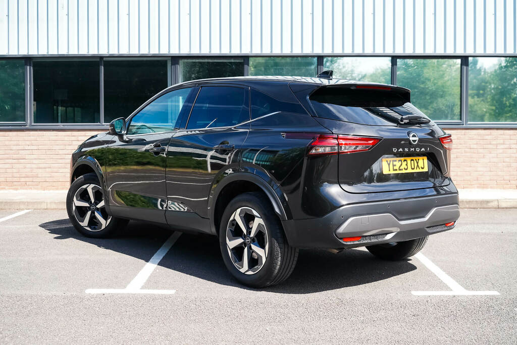 Nissan Qashqai 1.3 Dig-t Mh 158 N-connecta Xtronic YE23OXJ Black #2