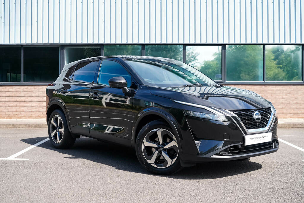Nissan Qashqai 1.3 Dig-t Mh 158 N-connecta Xtronic Black