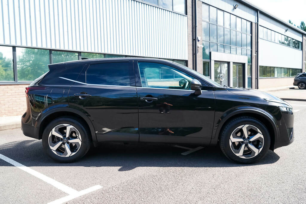 Nissan Qashqai 1.3 Dig-t Mh 158 N-connecta Xtronic YE23OXJ Black #5