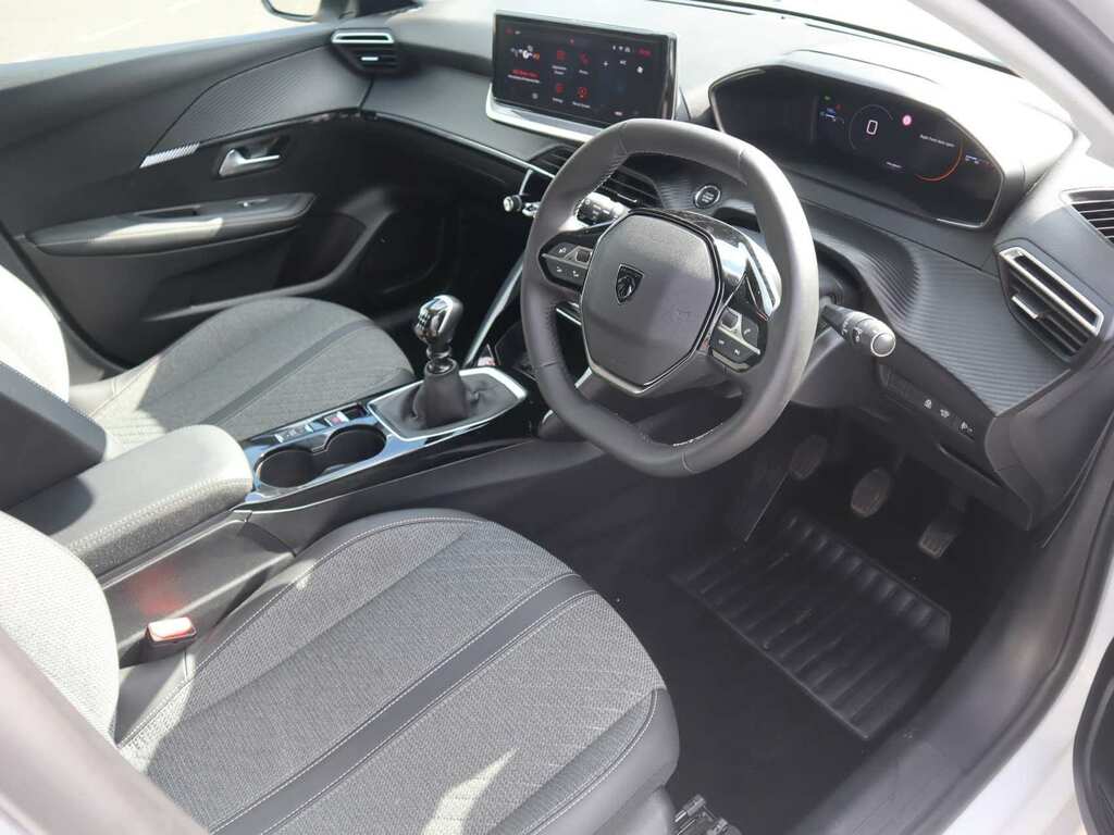 Peugeot 208 1.2 Puretech 100 Allure KJ73PKU White #6