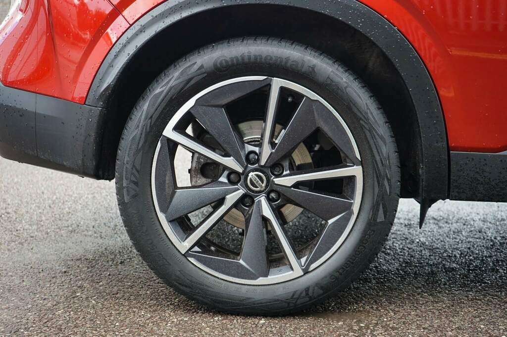 Nissan Qashqai 1.3 Dig-t Mh Tekna VU22NBK Red #5