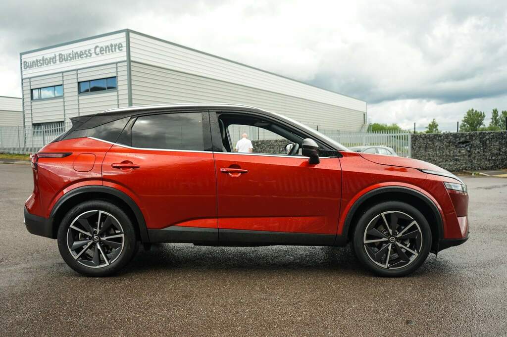 Nissan Qashqai 1.3 Dig-t Mh Tekna VU22NBK Red #4