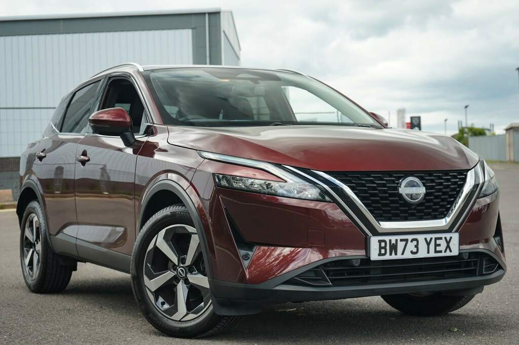 Nissan Qashqai 1.3 Dig-t Mh N-connecta Red