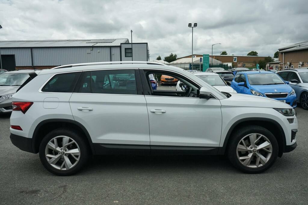 Skoda Kodiaq 2.0 Tsi 190 Se L 4X4 Dsg 7 Seat White #4