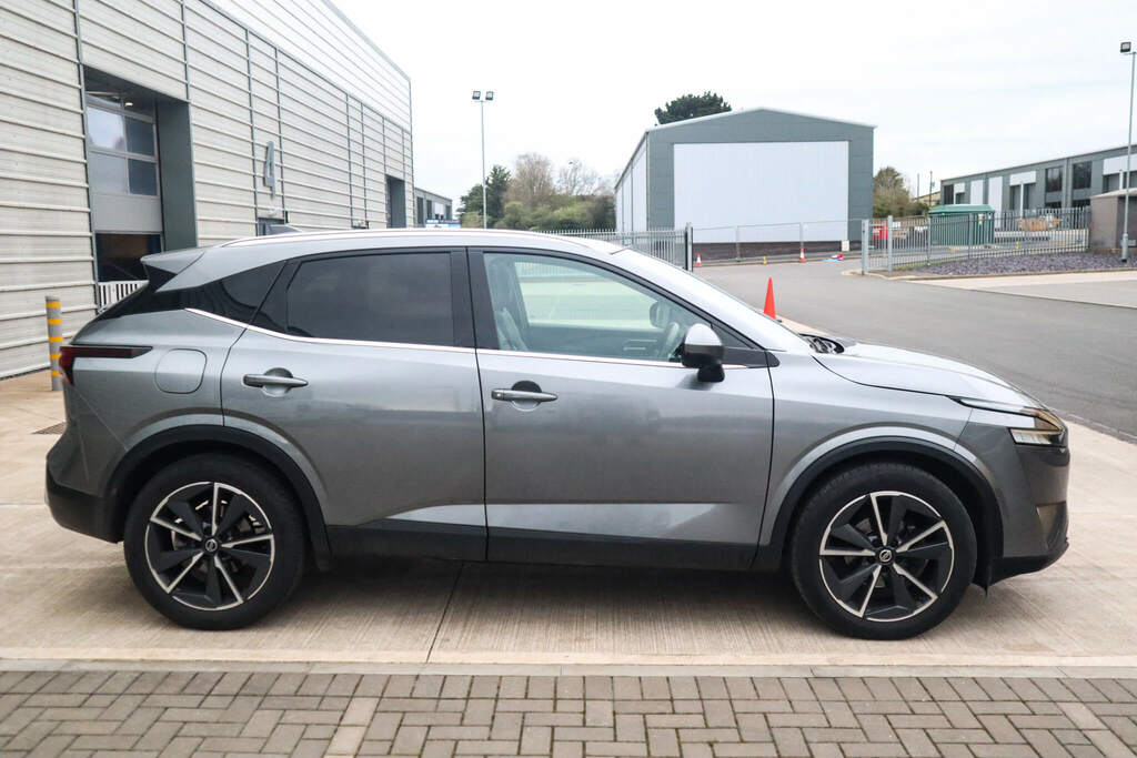 Nissan Qashqai 1.3 Dig-t Mh Tekna Grey #3
