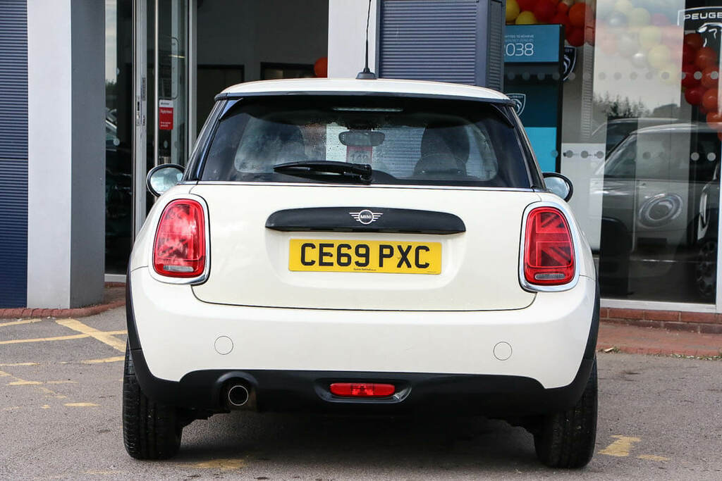 Mini Hatch 3-Door Hatch One Classic CE69PXC White #2