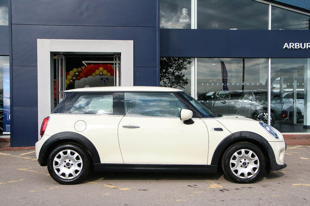 Mini Hatch 3-Door Hatch One Classic CE69PXC White #4