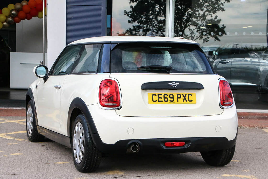 Mini Hatch 3-Door Hatch One Classic CE69PXC White #3