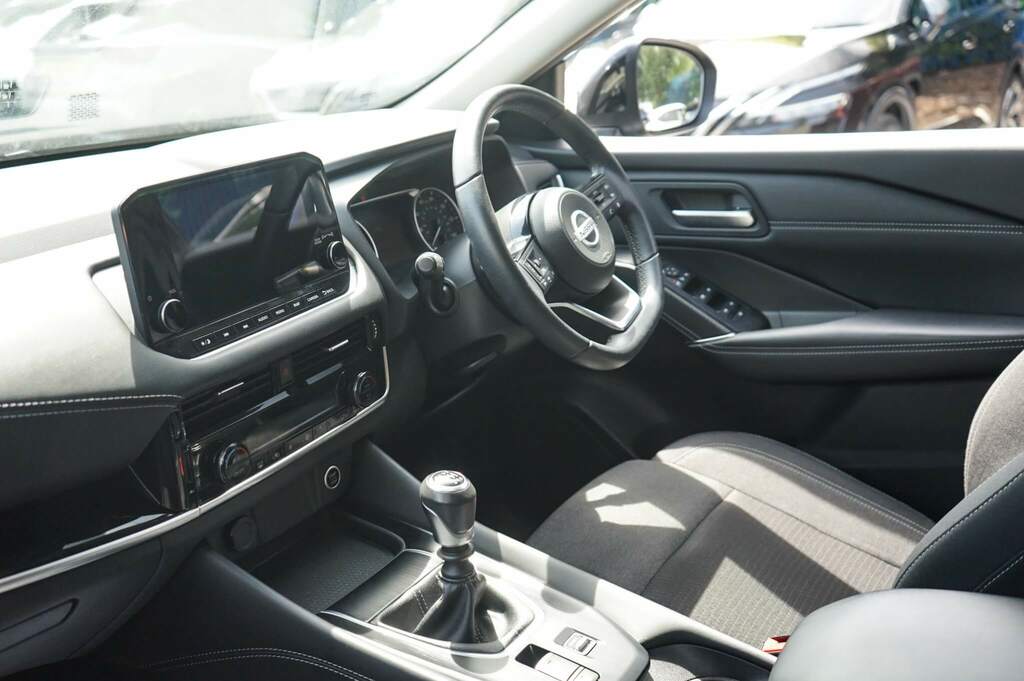 Nissan Qashqai 1.3 Dig-t Mh N-connecta DV22YDH Black #2