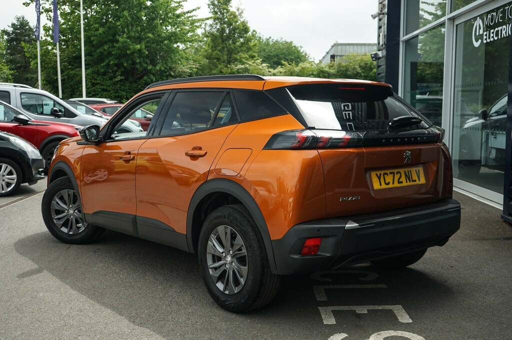 Peugeot 2008 1.2 Puretech Active Premium YC72NLV Orange #2