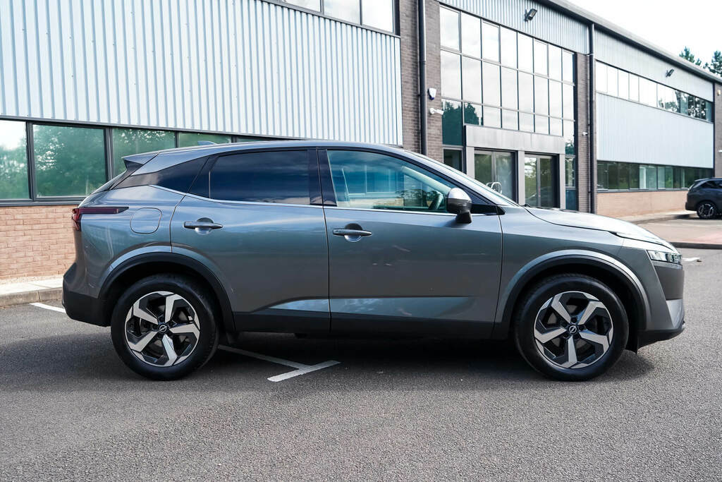 Nissan Qashqai 1.3 Dig-t Mh 158 N-connecta Xtronic Grey #4
