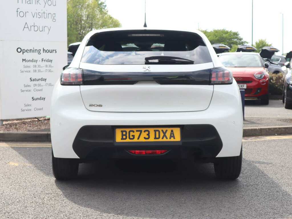 Peugeot 208 1.2 Puretech Active Premium White #2