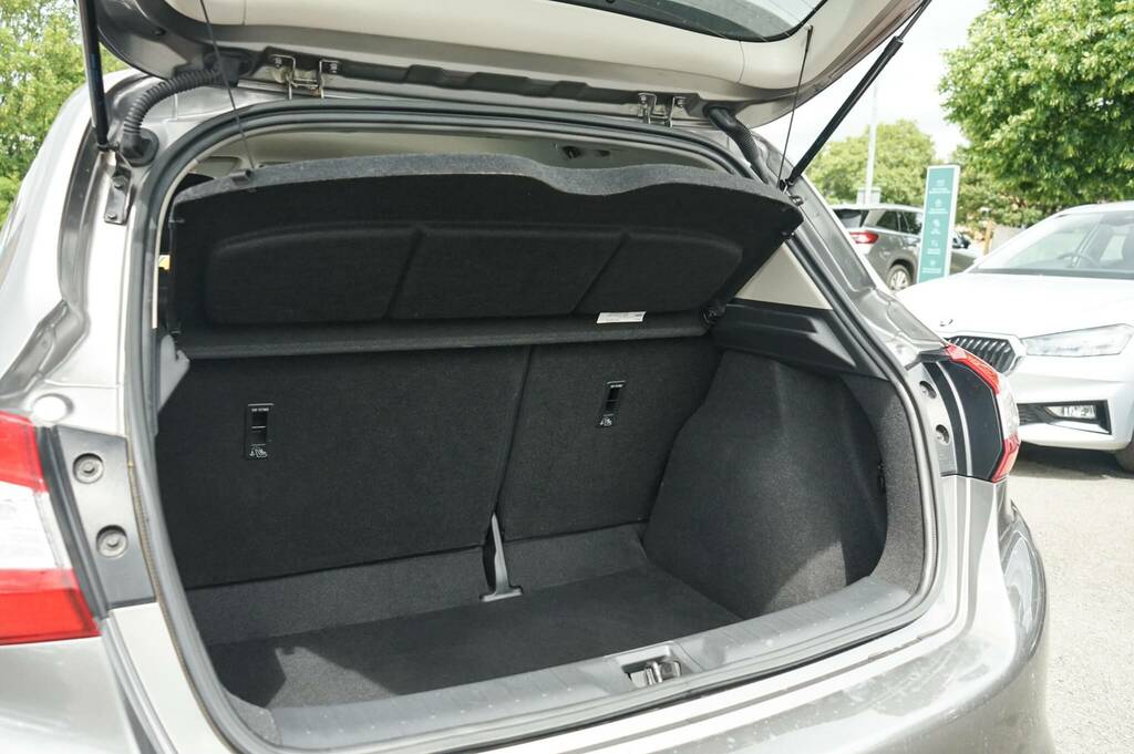 Nissan Pulsar Tekna Dig-t Xtronic Grey #16