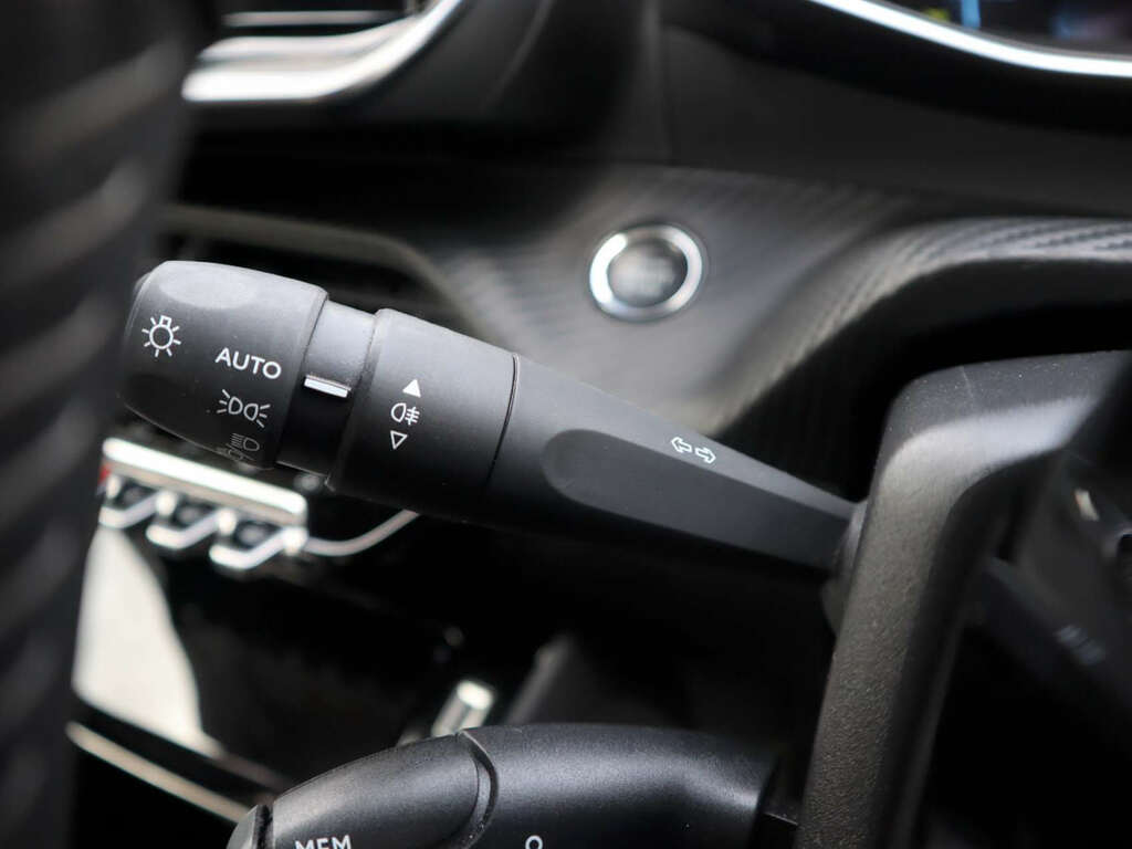 Peugeot e-208 50Kwh Gt Premium Yellow #28