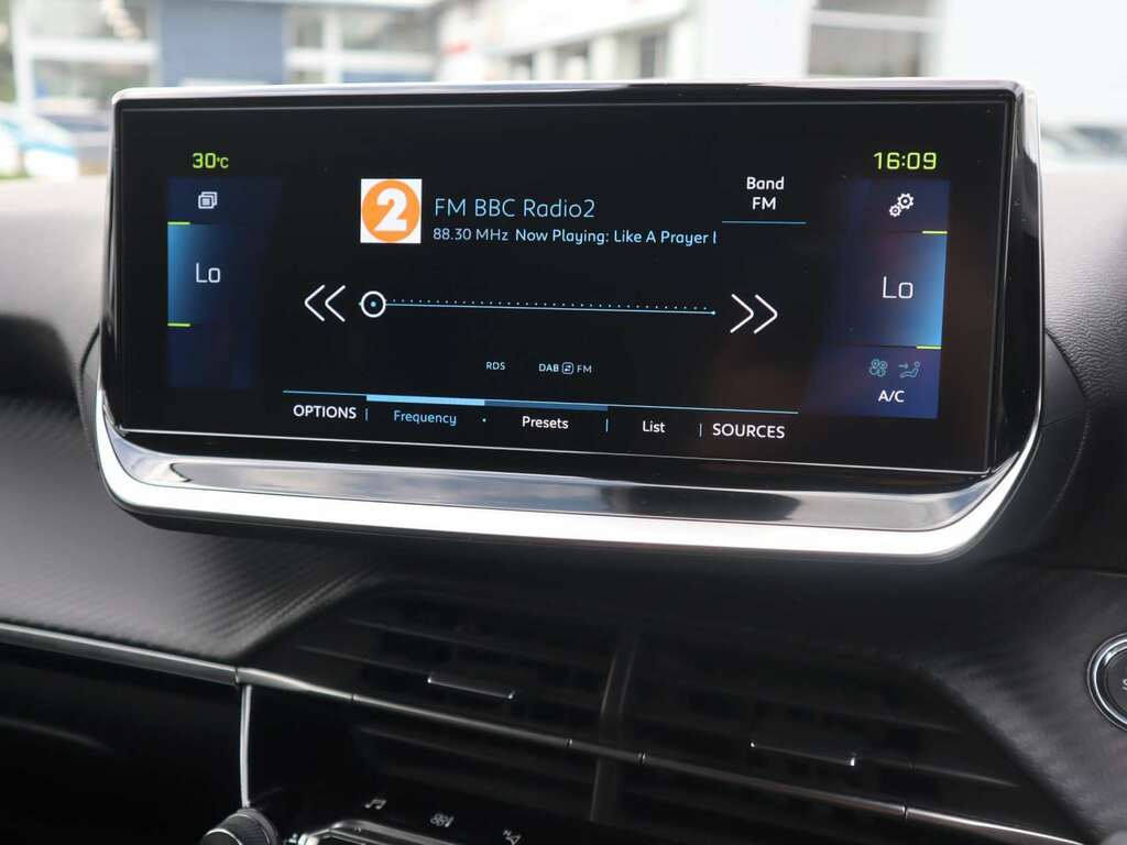 Peugeot e-208 50Kwh Gt Premium Yellow #47