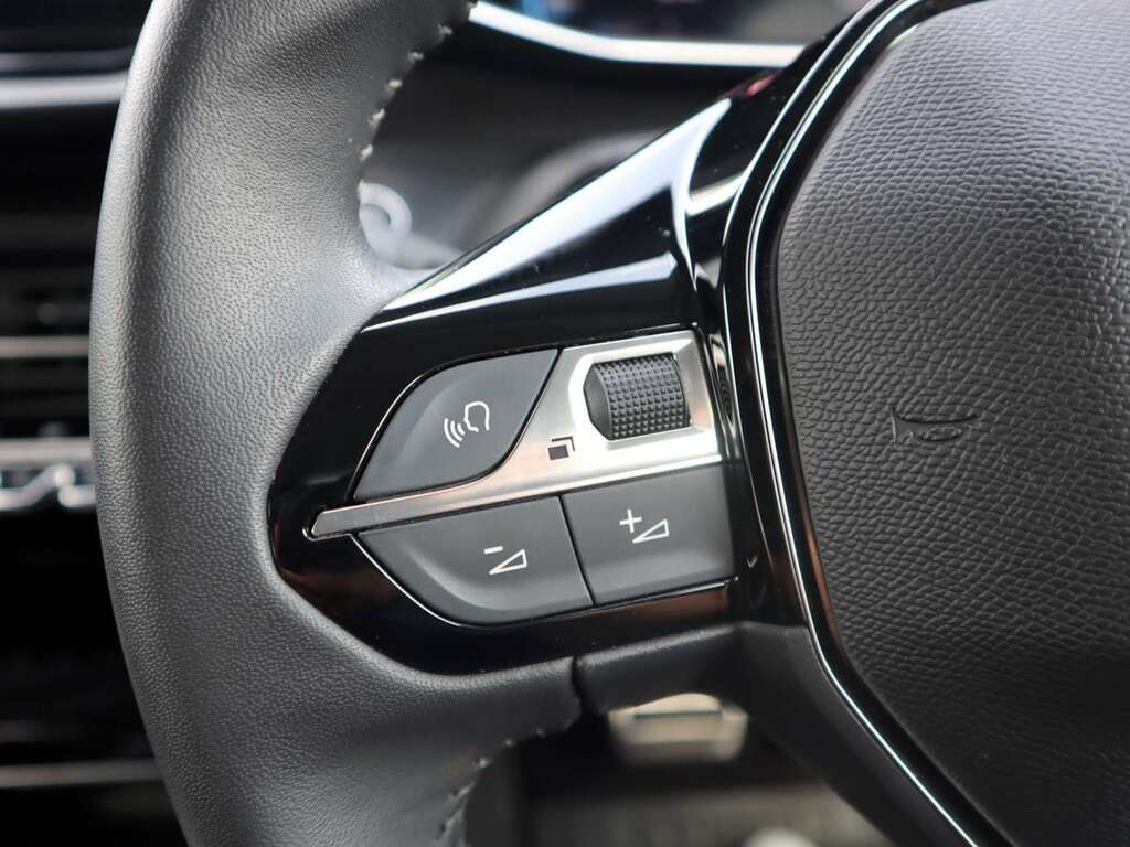 Peugeot e-208 50Kwh Gt Premium Yellow #45