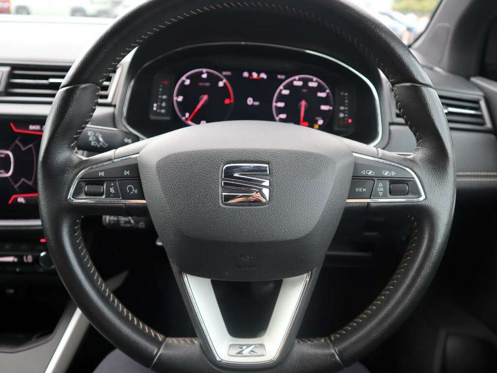 Seat Arona 1L Xcellence Lux Red #37