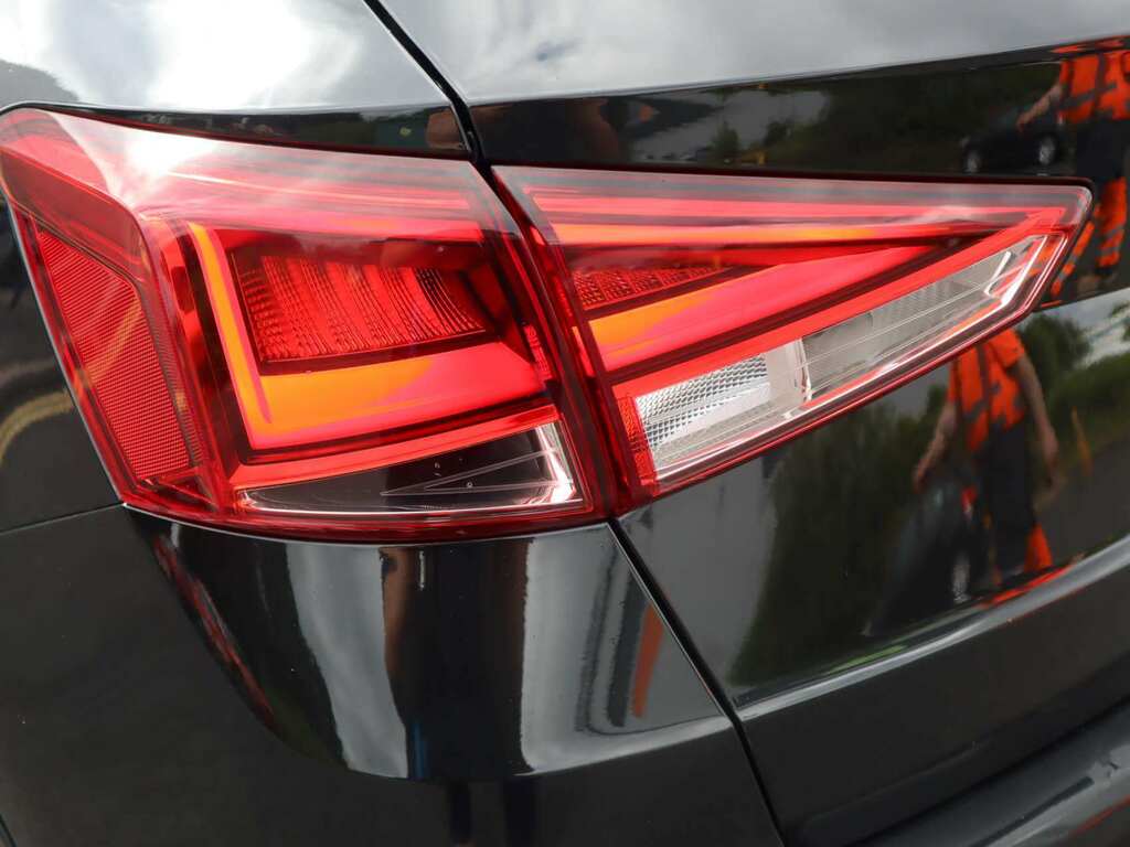 Seat Arona 1L Xcellence Lux Red #41