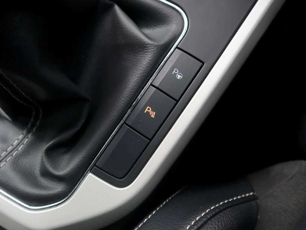 Seat Arona 1L Xcellence Lux Red #32