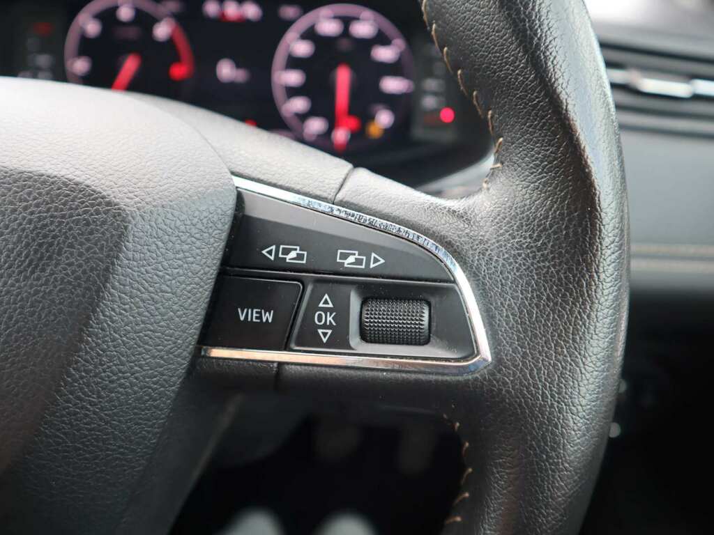 Seat Arona 1L Xcellence Lux Red #42