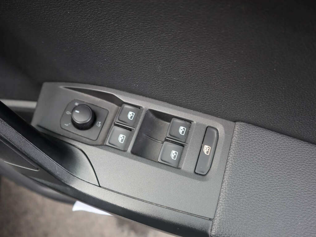 Seat Arona 1L Xcellence Lux Red #40