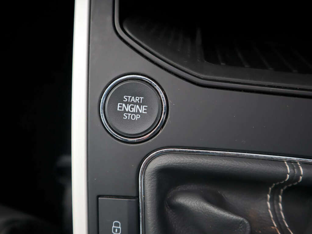Seat Arona 1L Xcellence Lux Red #25