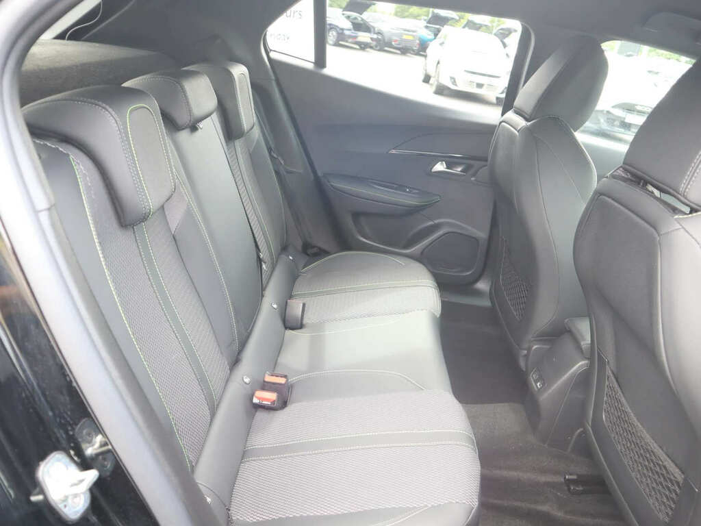 Peugeot 2008 1.2 Puretech 130 Gt Eat8 Black #6