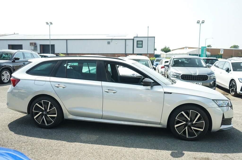 Skoda Octavia 2.0 Tdi 150 Sportline Dsg YL25BKD Silver #4
