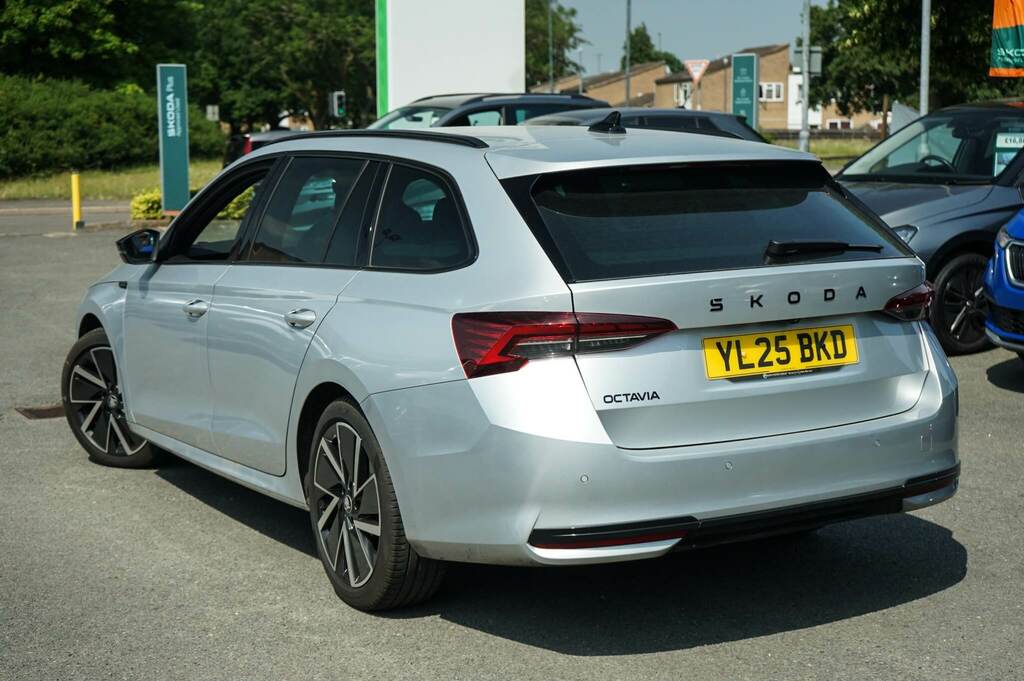 Skoda Octavia 2.0 Tdi 150 Sportline Dsg YL25BKD Silver #3