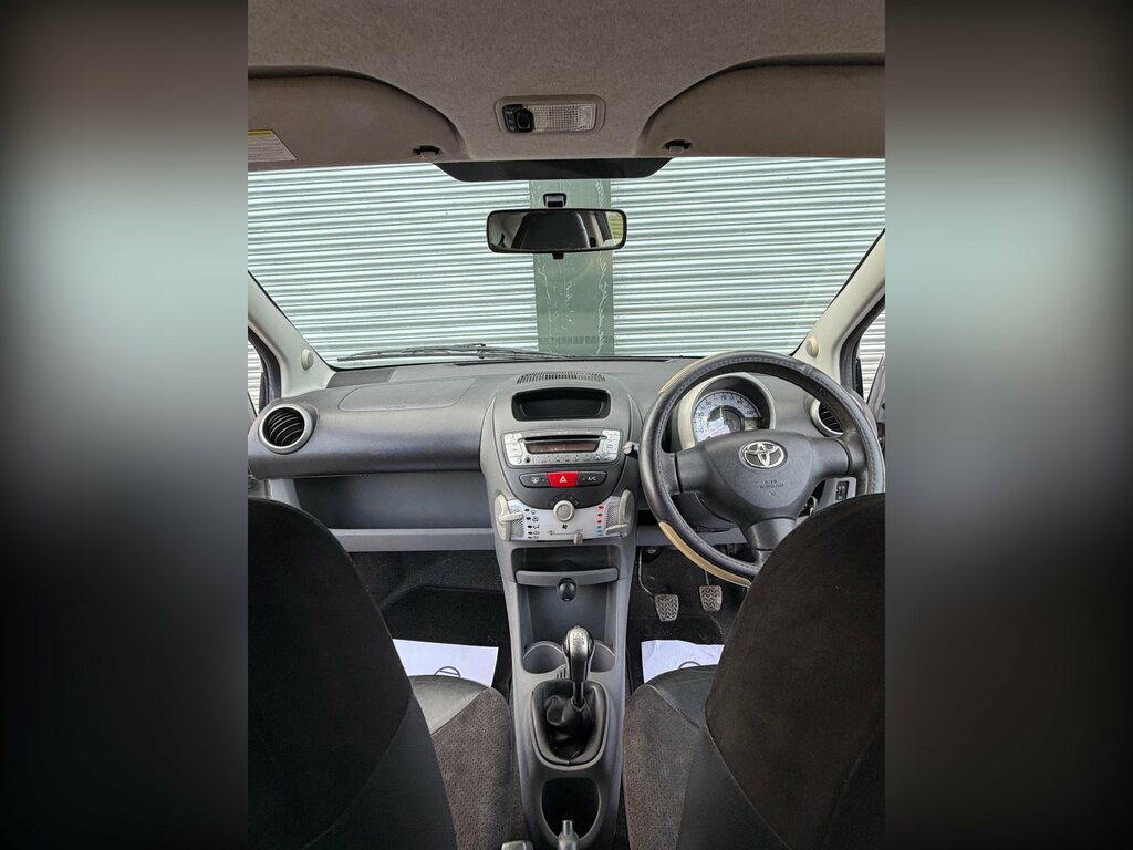 Toyota Aygo Ice Red #25