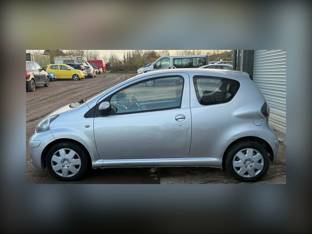 Toyota Aygo Ice Red #7