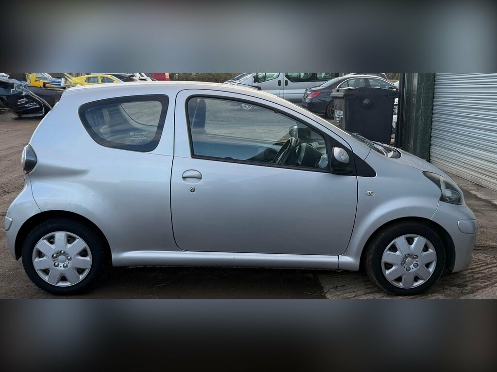 Toyota Aygo Ice Red #10