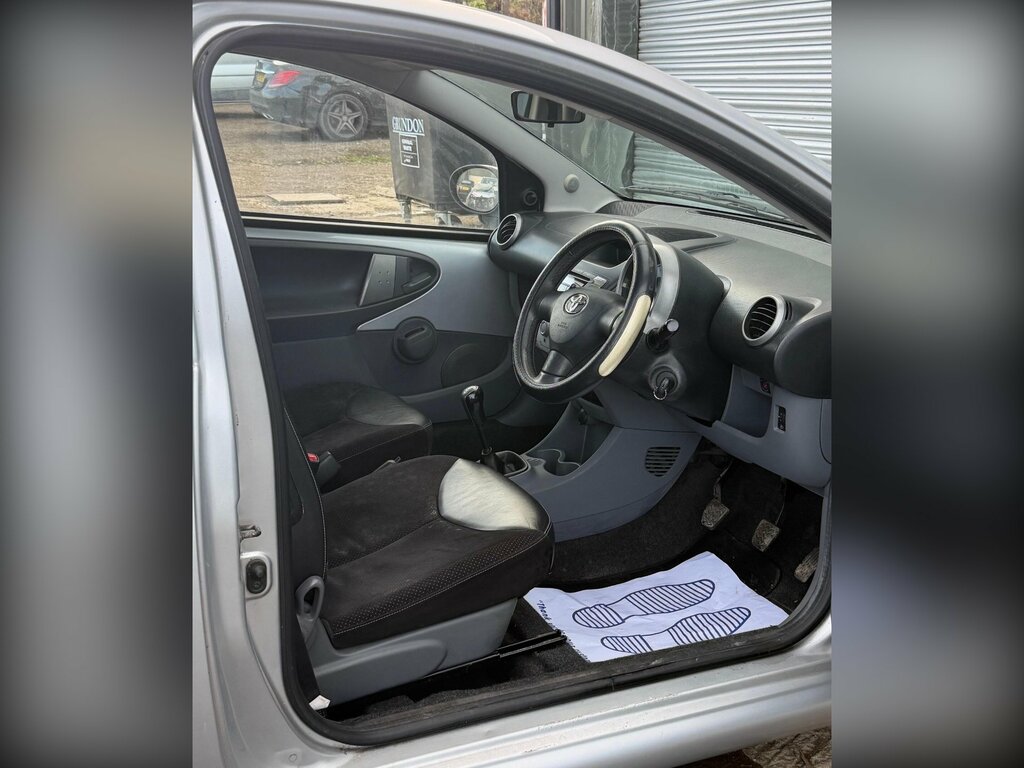 Toyota Aygo Ice Red #15