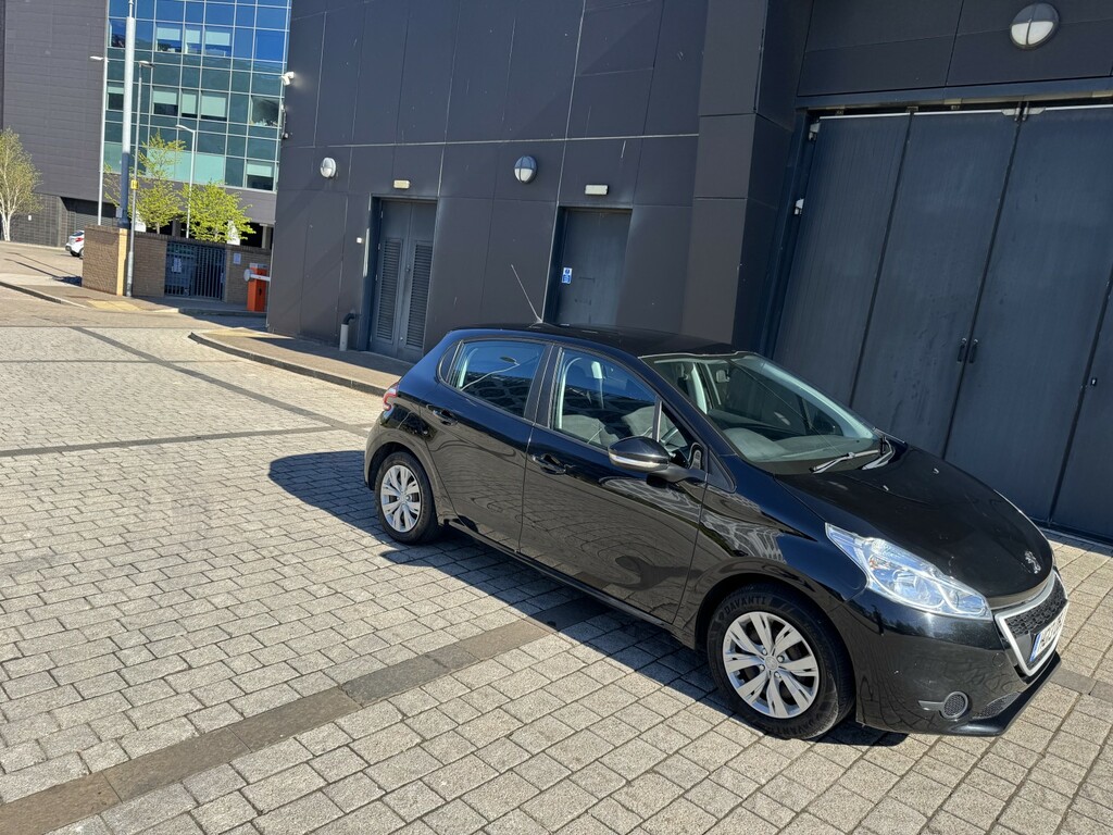 Peugeot 208 1.2 Vti Access 2013 Black #4