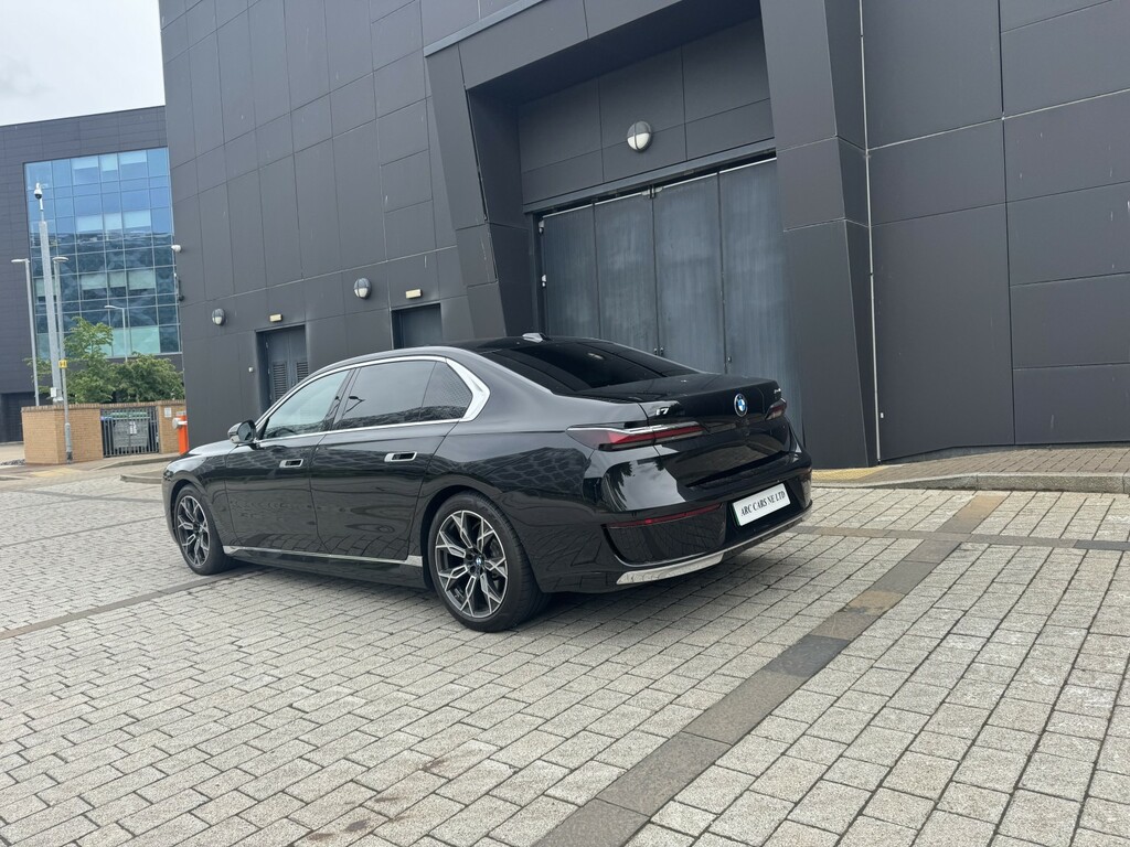 BMW i7 I7 Xdrive60 Excellence Pro 2023 Black #4