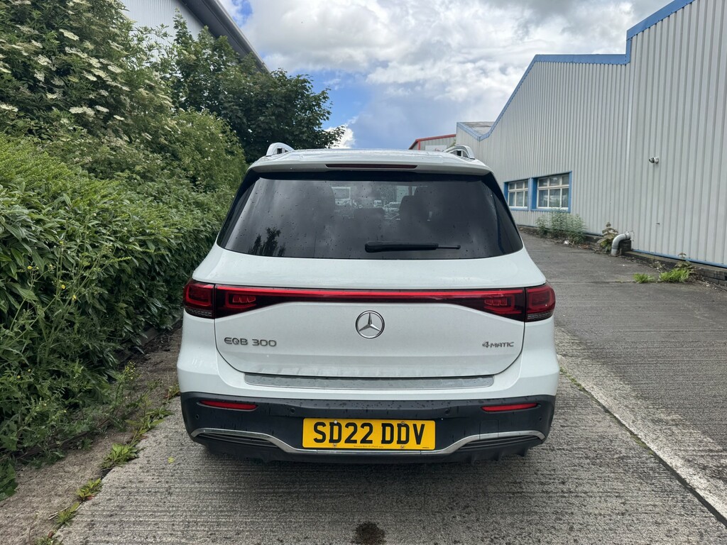 Mercedes-Benz EQB Eqb 300 66.5Kwh Amg Line 2022 SD22DDV White #5