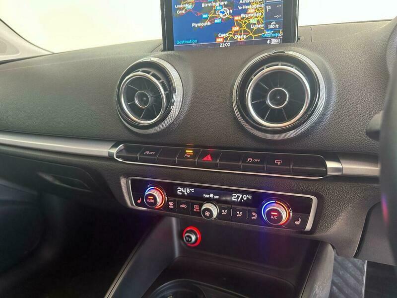 Audi A4 2.0 Tdi Ultra Se Technik 161 Bhp White #24
