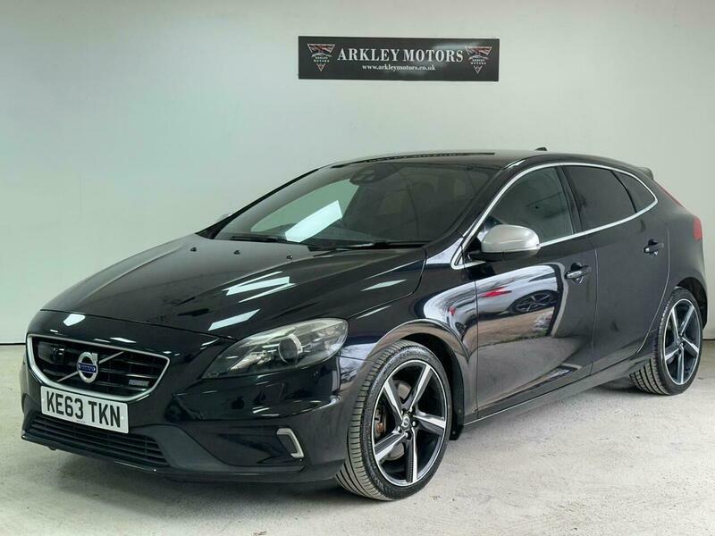 Volvo V40 2.0 T5 R-design Lux Black #2