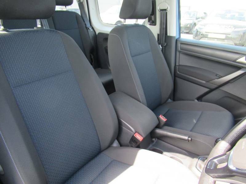Volkswagen Caddy Life 2.0 Tdi Dsg Green #15
