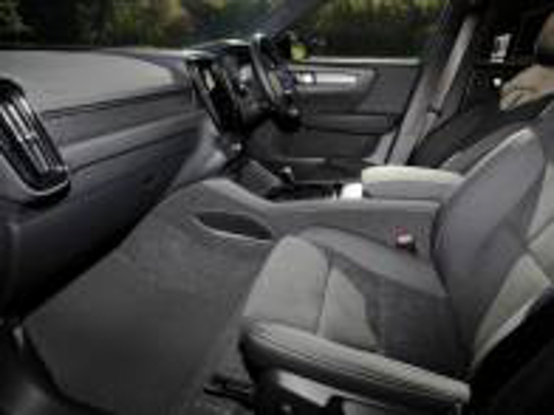 Volvo XC40 2.0 B3p Plus Pro Black Edition SM75EKN Black #4
