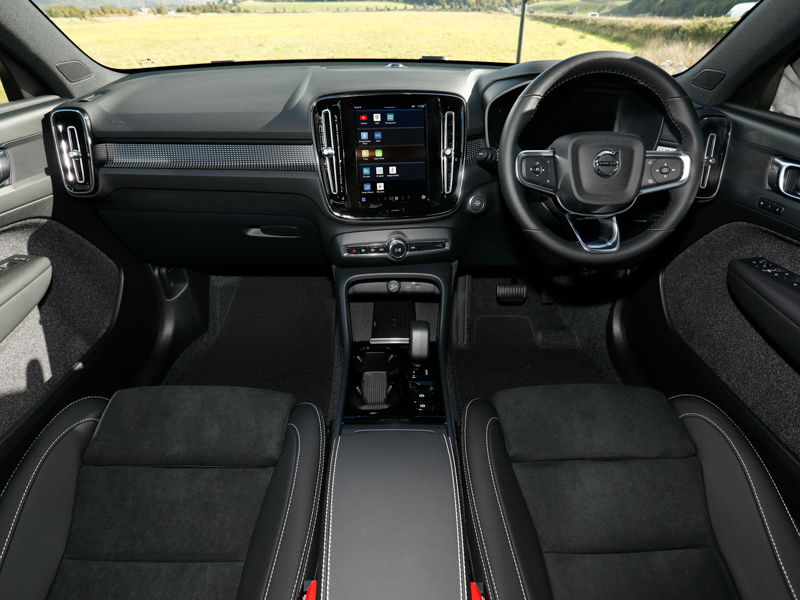 Volvo XC40 2.0 B3p Plus Pro Black Edition SM75EKN Black #3
