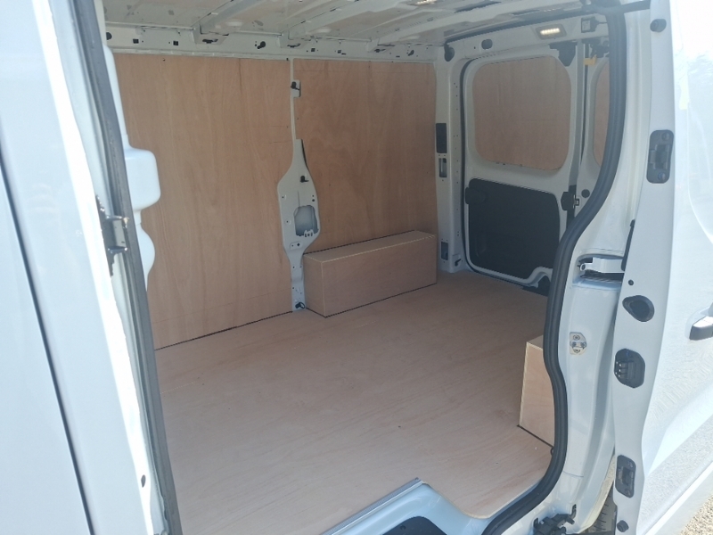 Renault Trafic Sl30 Blue Dci 150 Extra Safety Van White #6