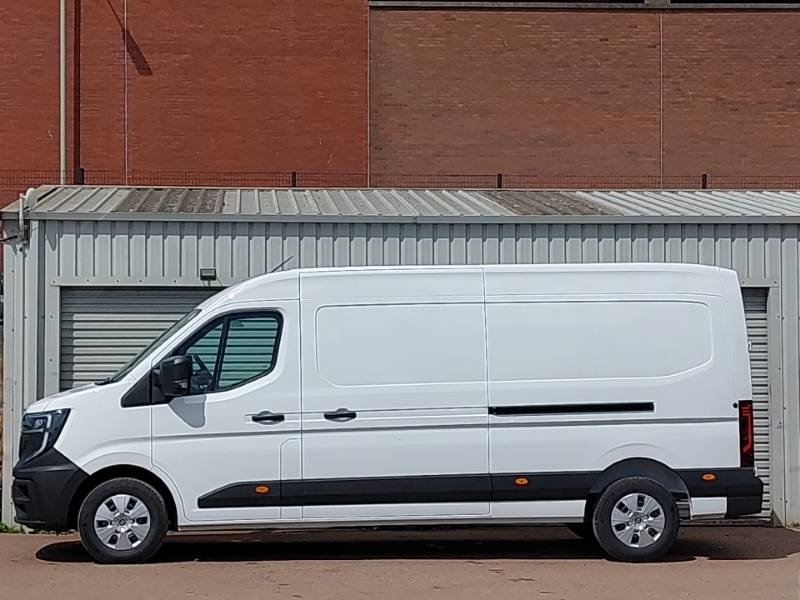 Renault Master Lm35 Blue Dci 150 Advance Medium Roof Van White #4