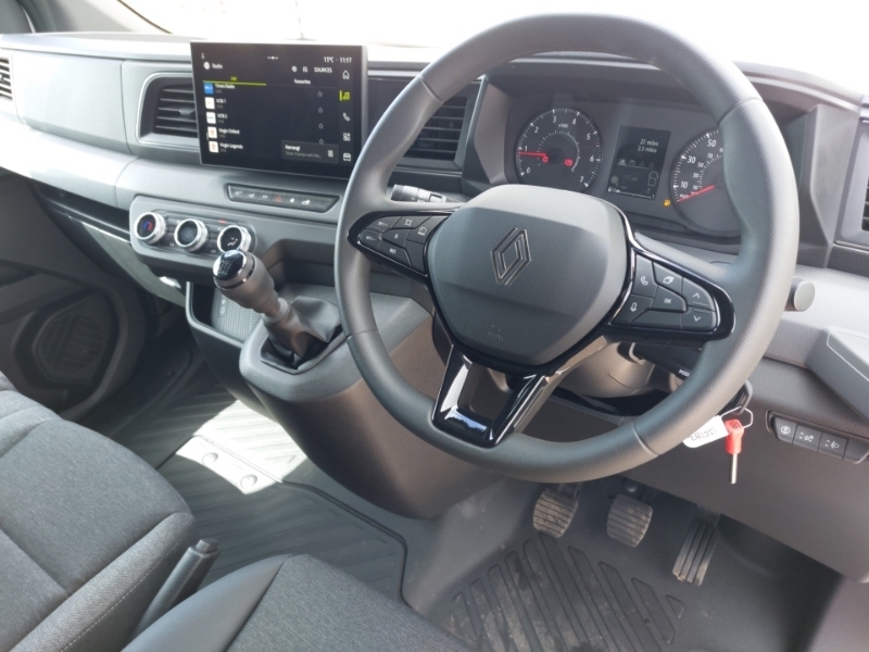 Renault Master Lm35 Blue Dci 150 Advance Medium Roof Van White #3