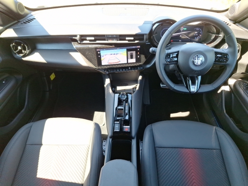 Alfa Romeo Junior 115Kw Elettrica Speciale 54Kwh White #3