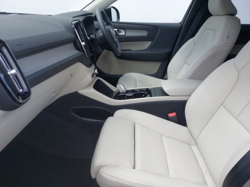 Volvo XC40 2.0 B3p Ultra Dark SL75FUP Black #5