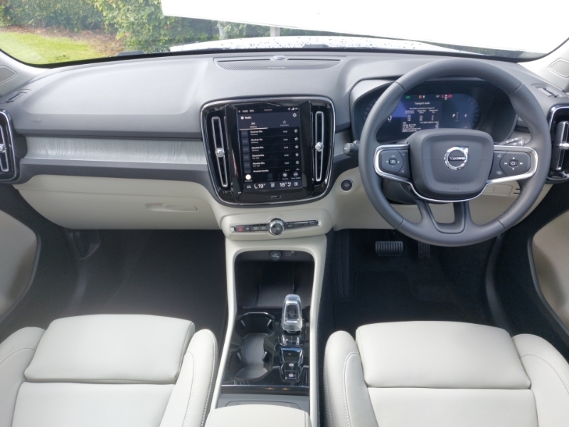 Volvo XC40 2.0 B3p Ultra Dark SL75FUP Black #3