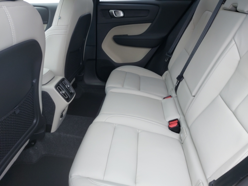 Volvo XC40 2.0 B3p Ultra Dark SL75FUP Black #6