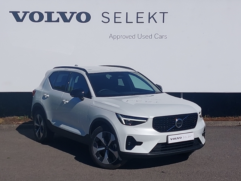 Volvo XC40 2.0 B3p Plus Pro Dark White